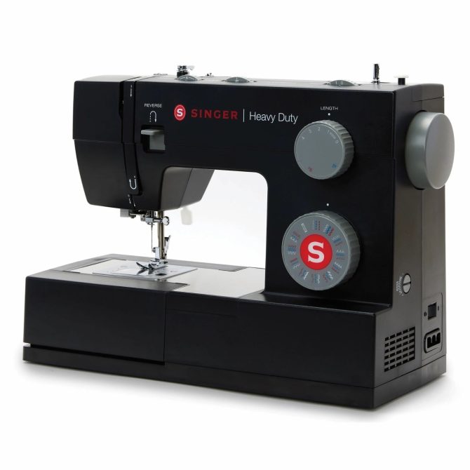 SINGER® Heavy Duty 4432 Black Sewing Machine & Universal Canvas Tote Bundle - Image 4