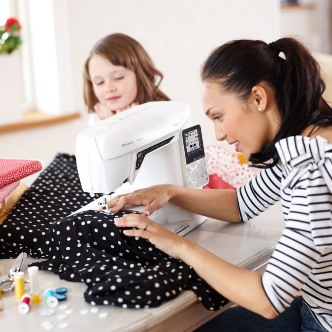 HUSQVARNA® VIKING® OPAL™ 690Q Sewing Machine - Image 6