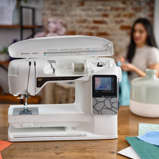 HUSQVARNA® VIKING® OPAL™ 690Q Sewing Machine - Image 8