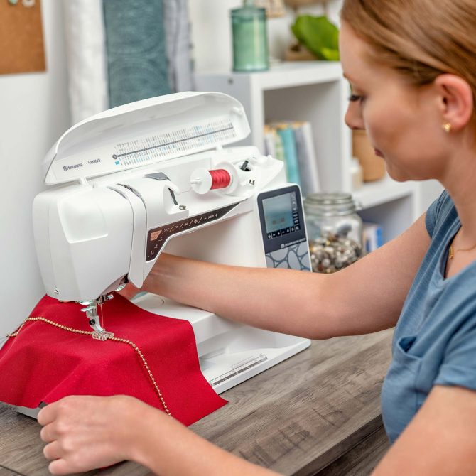 HUSQVARNA® VIKING® OPAL™ 690Q Sewing Machine - Image 2