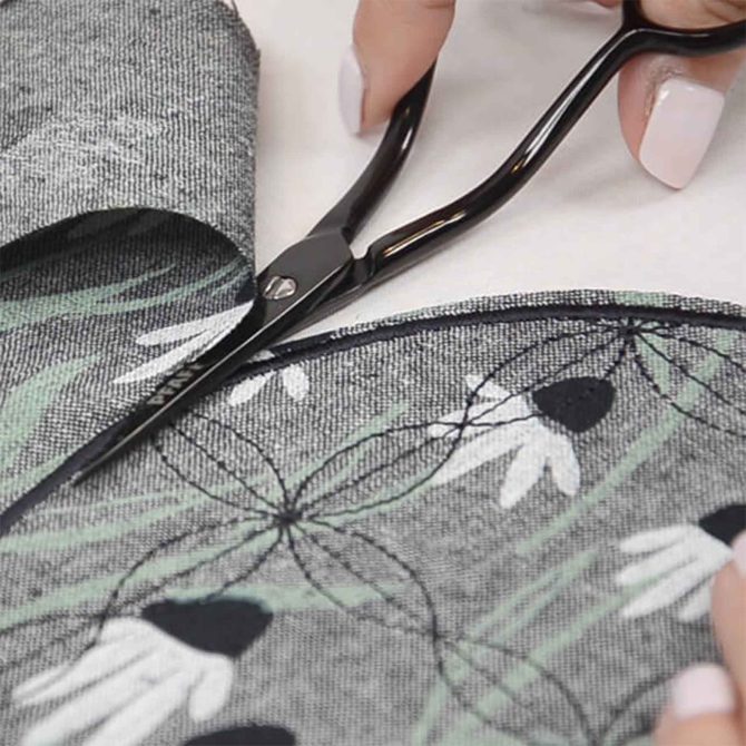 PFAFF® 6in/15.2cm Applique Scissor - Image 2
