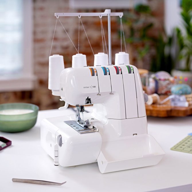 HUSQVARNA® VIKING® AMBER™ S | 100 Overlock Machine - Image 10