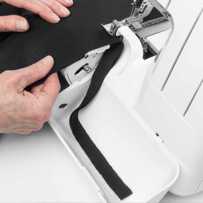 HUSQVARNA® VIKING® Refurbished AMBER S|100 Overlock Machine - Image 5