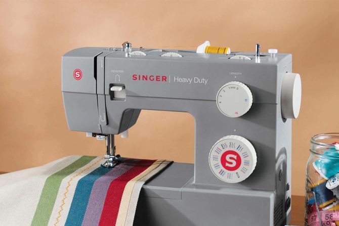 SINGER® Heavy Duty 4432 Sewing Machine & Extension Table Bundle - Image 2