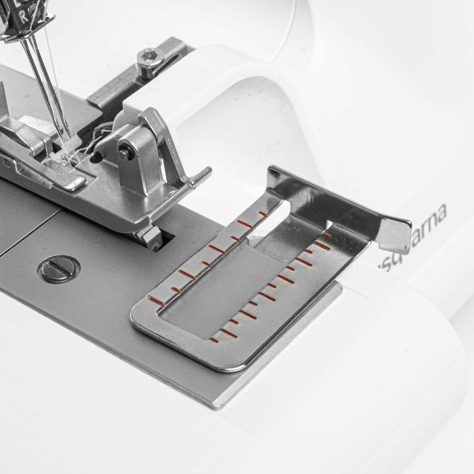 HUSQVARNA® VIKING® Refurbished AMBER S|100 Overlock Machine - Image 10
