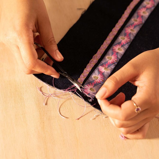 PFAFF® 4.5in/11.4cm Easy Snip - Image 2