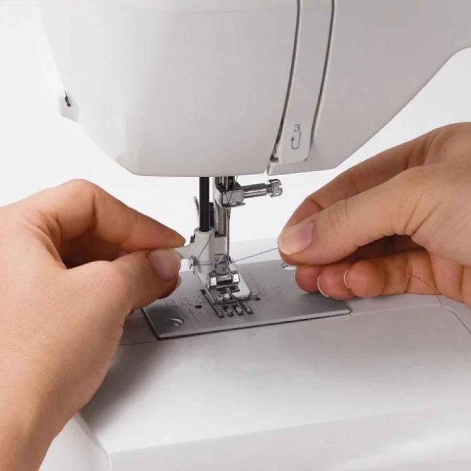 SINGER® Brilliance™ 6180 Sewing Machine - Image 3