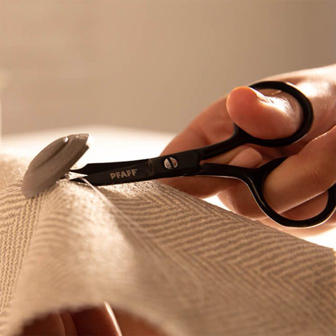 PFAFF® 4in/10.2cm Micro Tip Curved Blade Scissor - Image 2