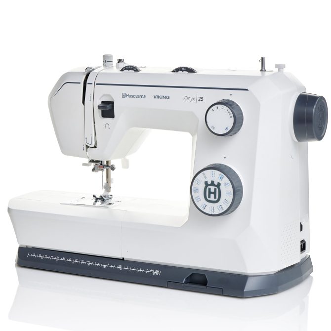 HUSQVARNA® VIKING® Refurbished ONYX™ 25 Sewing Machine - Image 10