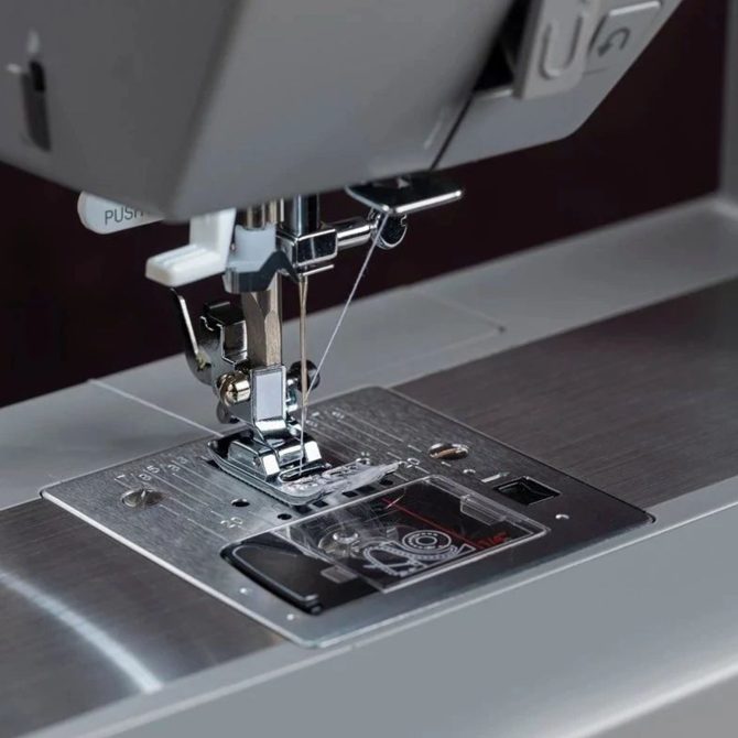 SINGER® Heavy Duty 6620C Sewing Machine - Image 4
