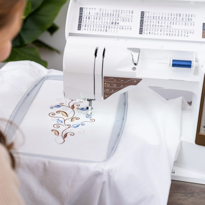 HUSQVARNA® VIKING® DESIGNER TOPAZ™ 50 Sewing & Embroidery Machine - Image 3