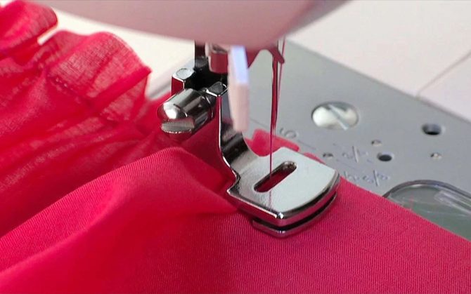SINGER® Gathering Presser Foot - Image 3