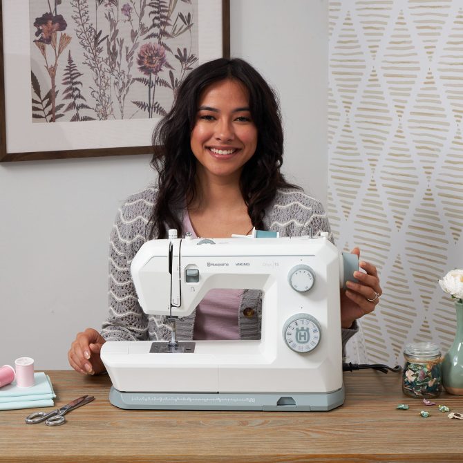 HUSQVARNA® VIKING® ONYX™ 15 Sewing Machine - Image 2