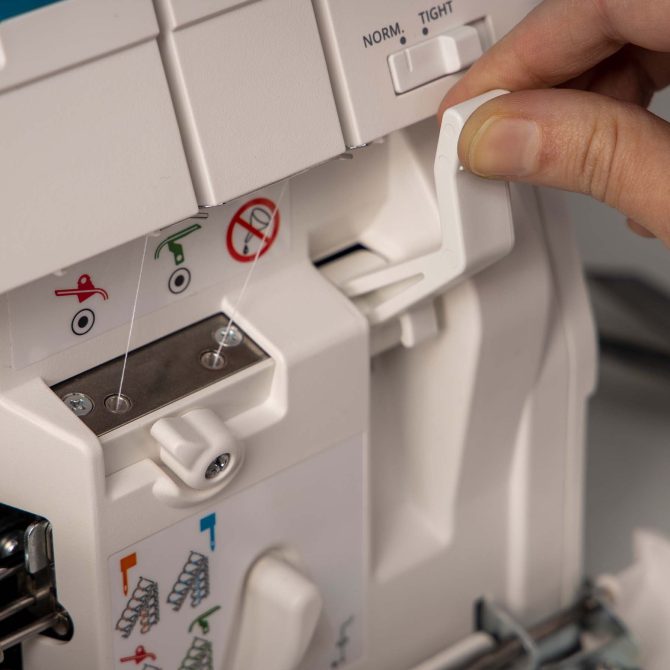PFAFF® admire™ air 5000 Overlock Machine - Image 4