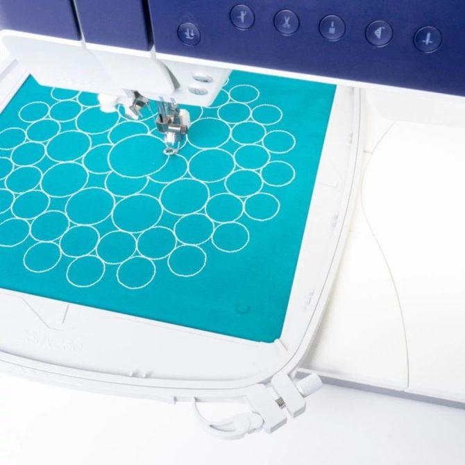 PFAFF® creative™ Grand Quilters Hoop 260 x 260 mm - Image 2
