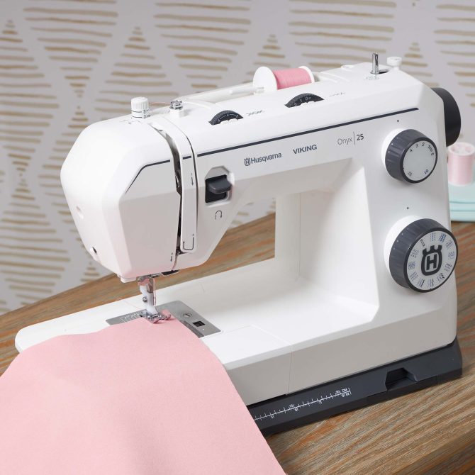 HUSQVARNA® VIKING® Refurbished ONYX™ 25 Sewing Machine - Image 6