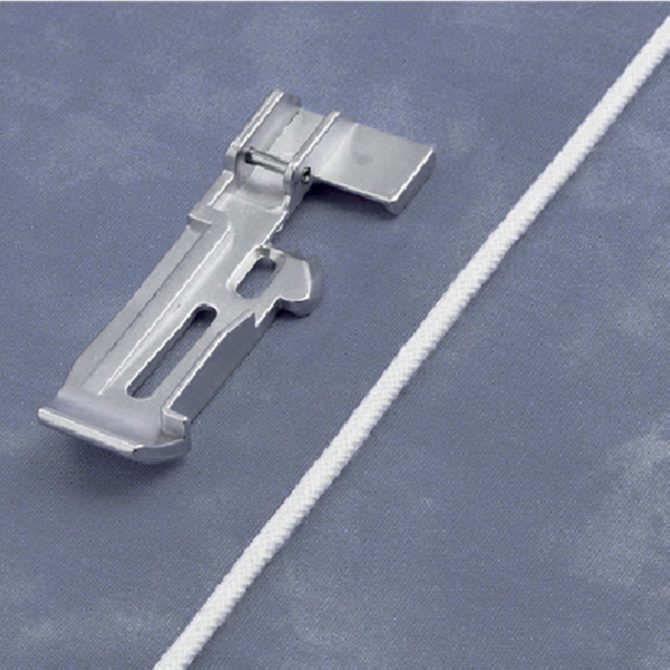 PFAFF® Overlock Feet Kit - Image 2