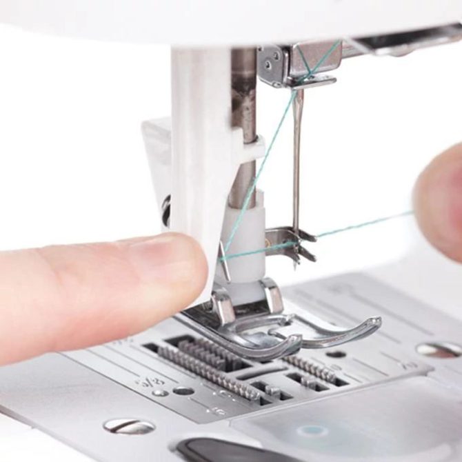 SINGER® Fashion Mate™ 3333 Sewing Machine - Image 3
