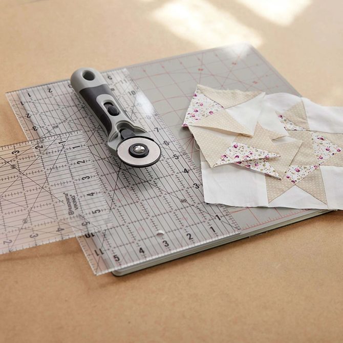 HUSQVARNA® VIKING® EPIC QUILT™ 97 Sewing Machine & Accessories Bundle - Image 4