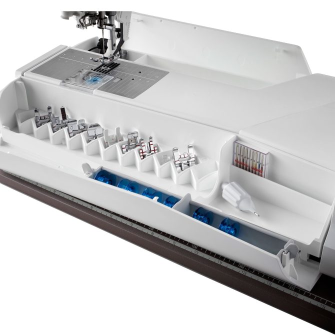 HUSQVARNA® VIKING® EPIC™ 95Q Sewing Machine - Image 4