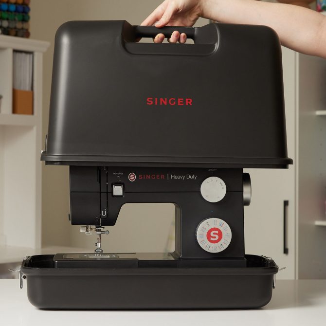 SINGER® Black Universal Hard Case - Image 6