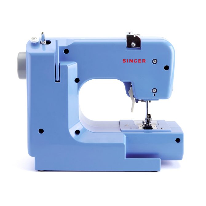 SINGER® M1000 Blue Mending Machine - Image 5