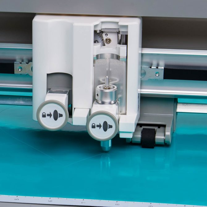 SINGER® MOMENTO™ 24 inch Craft Cutting Machine - Image 10