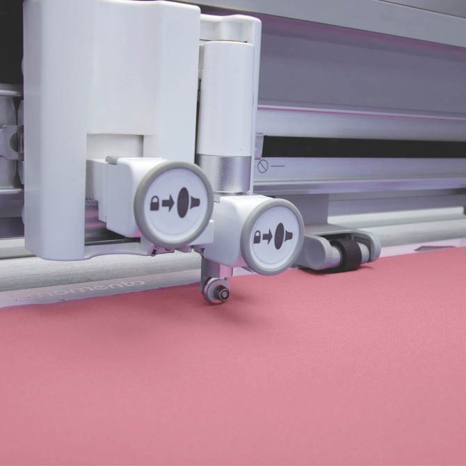 SINGER® MOMENTO™ 24 inch Craft Cutting Machine - Image 9
