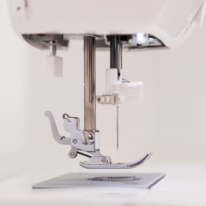 SINGER® Sew Mate™ 5400 Sewing Machine - Image 7