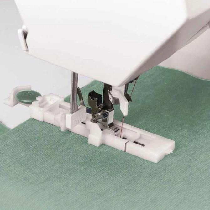 SINGER® Tradition™ 2277 Sewing Machine - Image 3