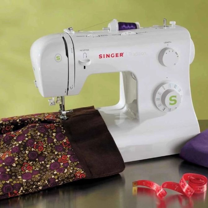 SINGER® Tradition™ 2277 Sewing Machine - Image 2