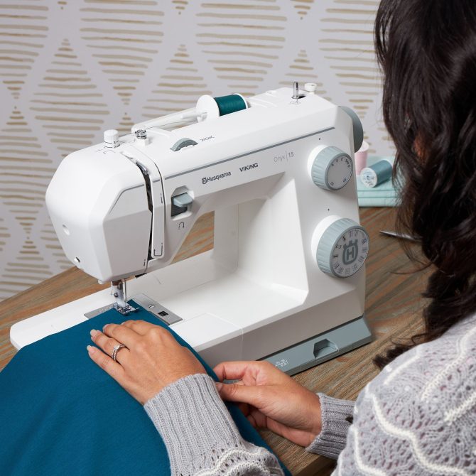 HUSQVARNA® VIKING® ONYX™ 15 Sewing Machine - Image 4
