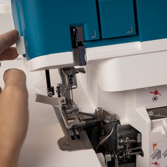 PFAFF® admire™ air 5000 Overlock Machine - Image 5