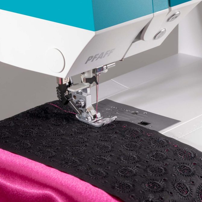 PFAFF® Refurbished ambition™ 620 Sewing Machine - Image 3