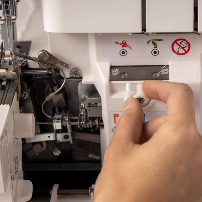 PFAFF® admire™ air 5000 Overlock Machine - Image 9
