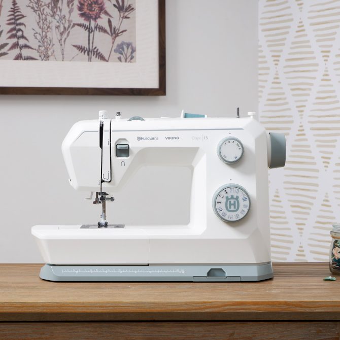 HUSQVARNA® VIKING® ONYX™ 15 Sewing Machine - Image 3