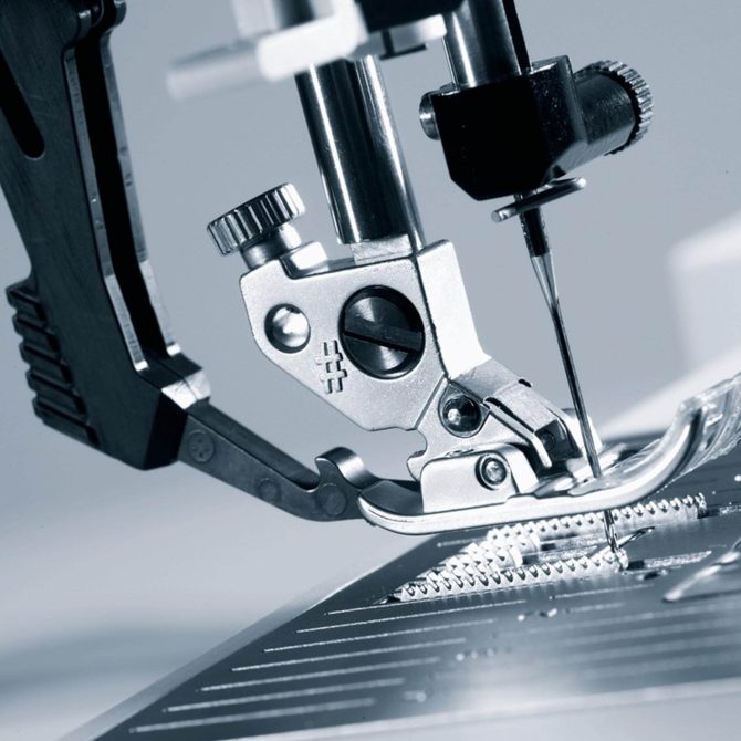 PFAFF® Refurbished ambition™ 610 Blue Sewing Machine - Image 5
