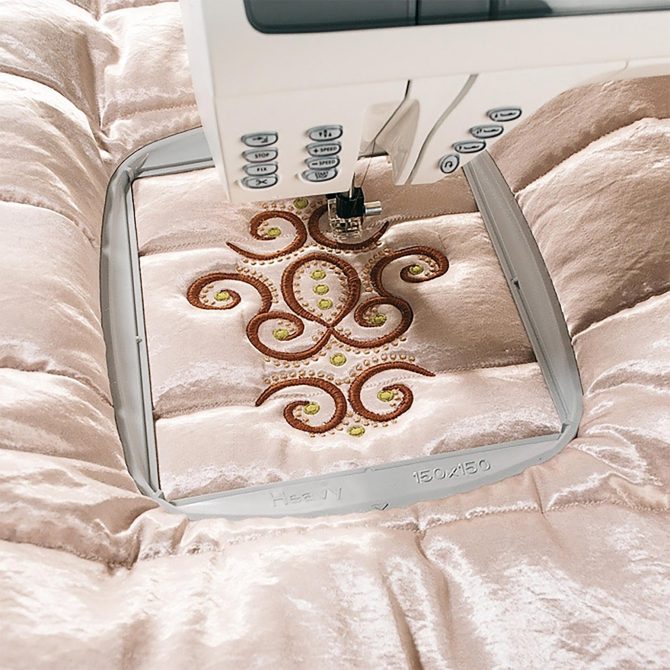 HUSQVARNA® VIKING® Do All Quilter's Hoop 150 x 150 mm