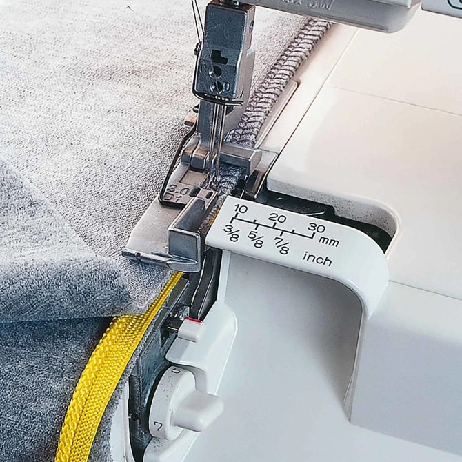 HUSQVARNA® VIKING® HUSKYLOCK™ S21 Overlock Machine - Image 5