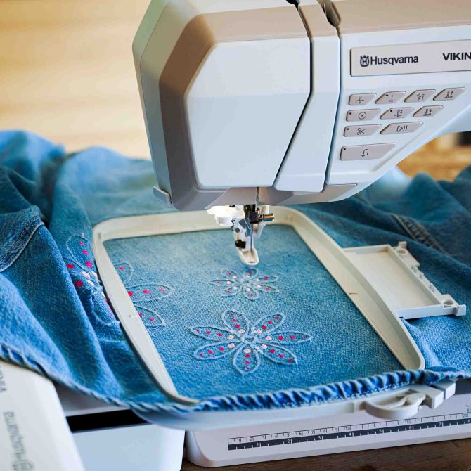 HUSQVARNA® VIKING® DESIGNER EPIC™ 3 Sewing & Embroidery Machine Starlight Bronze - Image 10
