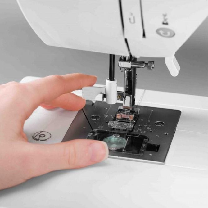 SINGER® Refurbished Confidence™ 7363 Sewing Machine - Image 4