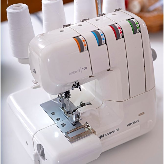 HUSQVARNA® VIKING® Refurbished AMBER S|100 Overlock Machine - Image 3