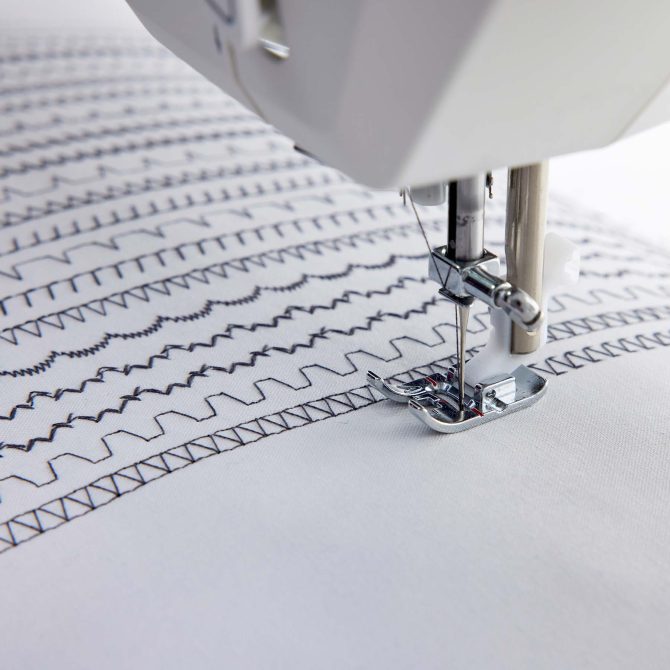 HUSQVARNA® VIKING® ONYX™ 15 Sewing Machine - Image 7