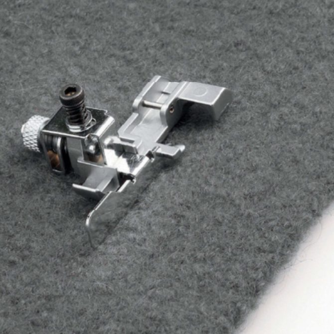 PFAFF® Overlock Feet Kit - Image 4