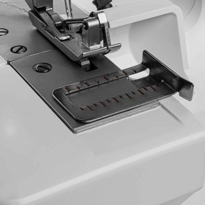PFAFF® Refurbished admire™ 1000 Overlock Machine - Image 10