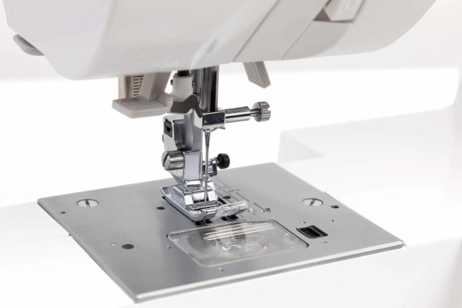 SINGER® Refurbished C430 Sewing Machine - Image 6