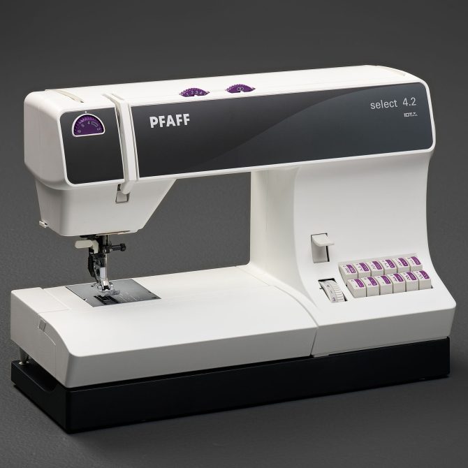 PFAFF® select™ 4.2 Sewing Machine - Image 5