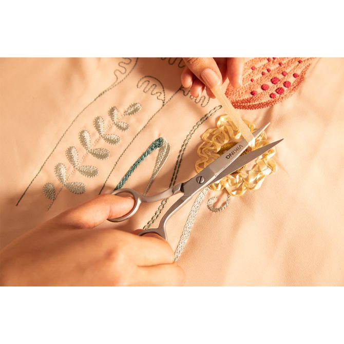 HUSQVARNA® VIKING® 6in/15.2cm Applique Scissor - Image 3