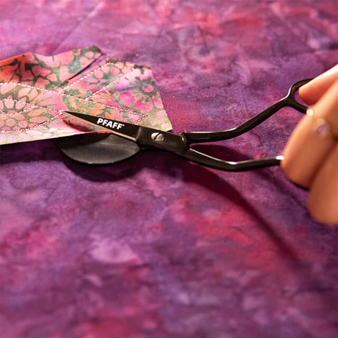 PFAFF® 6in/15.2cm Left Hand Applique Scissor - Image 2