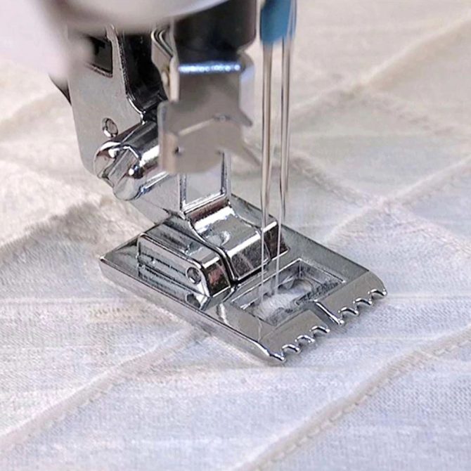 SINGER® Pintuck Presser Foot - Image 2